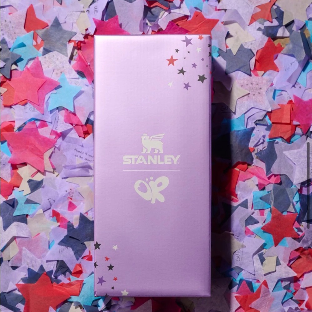 Stanley Tumbler 40 oz Limited Edition Collaboration with Olivia Rodrigo - Picture 3 of 3